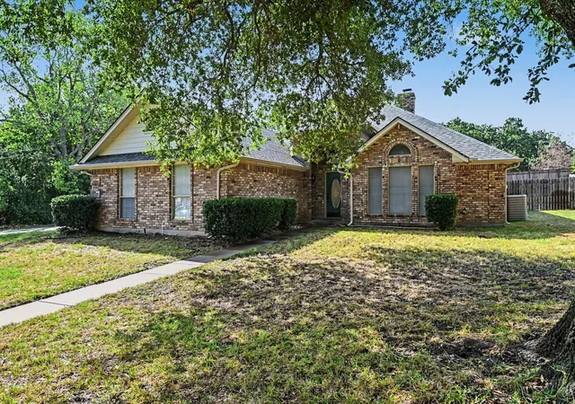 Photo 2 of Single family home for sale at 110 Mill Crk Ln, Weatherford, TX 76087 | MLS# 21368355 | Listing updated on 2026-10-08