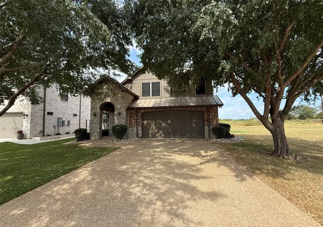 Photo 2 of Single family home for sale at 155 Bay Crk Ln, Gordonville, TX 76245 | MLS# 21391447 | Listing updated on 2026-09-21