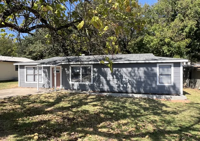Photo 1 of Single family home for sale at 725 E Main St, Denison, TX 75021 | MLS# 21391449 | Listing updated on 2026-09-25
