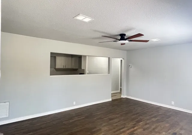 Photo 3 of Single family home for sale at 725 E Main St, Denison, TX 75021 | MLS# 21391449 | Listing updated on 2026-09-25