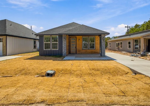 Photo 2 of Single family home for sale at 2721 Sycamore Ct, Granbury, TX 76048 | MLS# 21368555 | Listing updated on 2026-09-22
