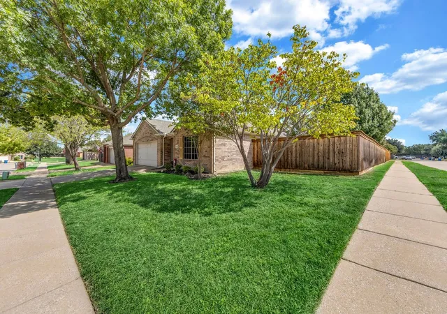 Photo 2 of Single family home for sale at 1320 Periwinkle Dr, Wylie, TX 75098 | MLS# 21390544 | Listing updated on 2026-09-27