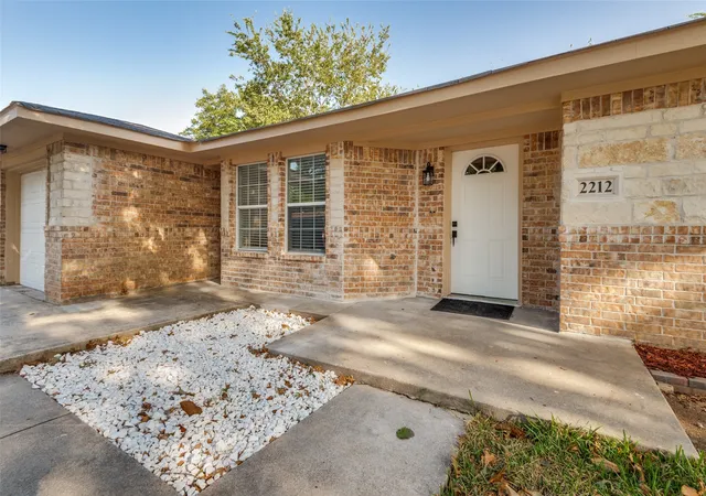 Photo 1 of Single family home for sale at 2212 Piedmont St, Irving, TX 75061 | MLS# 21391544 | Listing updated on 2026-09-21