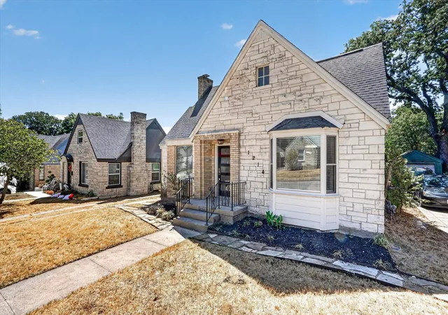 Photo 3 of Single family home for sale at 1214 E Waco Ave, Dallas, TX 75216 | MLS# 21390643 | Listing updated on 2026-09-21