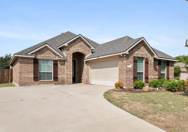Photo 1 of Single family home for sale at 217 Cambridge St, Waxahachie, TX 75165 | MLS# 21387348 | Listing updated on 2026-10-04