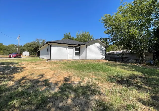 Photo 2 of Single family home for sale at 9315 Lynda Ln, Quinlan, TX 75474 | MLS# 21391636 | Listing updated on 2026-09-21