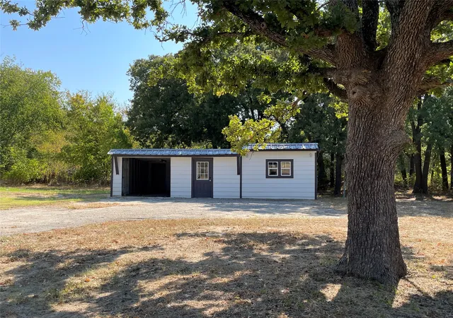 Photo 3 of Single family home for sale at 9315 Lynda Ln, Quinlan, TX 75474 | MLS# 21391636 | Listing updated on 2026-09-21