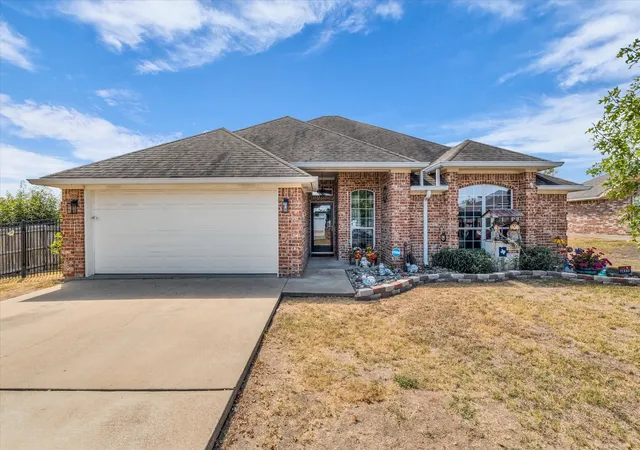 Photo 1 of Single family home for sale at 104 Topaz Cir, Hewitt, TX 76643 | MLS# 21389663 | Listing updated on 2026-09-30