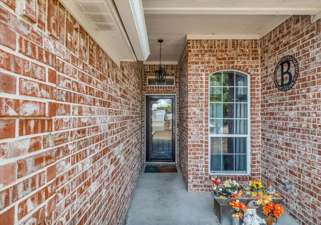 Photo 3 of Single family home for sale at 104 Topaz Cir, Hewitt, TX 76643 | MLS# 21389663 | Listing updated on 2026-09-30