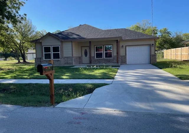 Photo 1 of Single family home for sale at 1915 Morse St, Greenville, TX 75401 | MLS# 21391647 | Listing updated on 2026-09-21