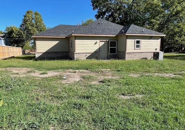 Photo 3 of Single family home for sale at 1915 Morse St, Greenville, TX 75401 | MLS# 21391647 | Listing updated on 2026-09-21