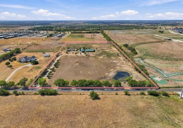 Photo 4 of House for sale at 2141 Block Rd, Gunter, TX 75058 | MLS# 21391518 | Listing updated on 2026-10-07