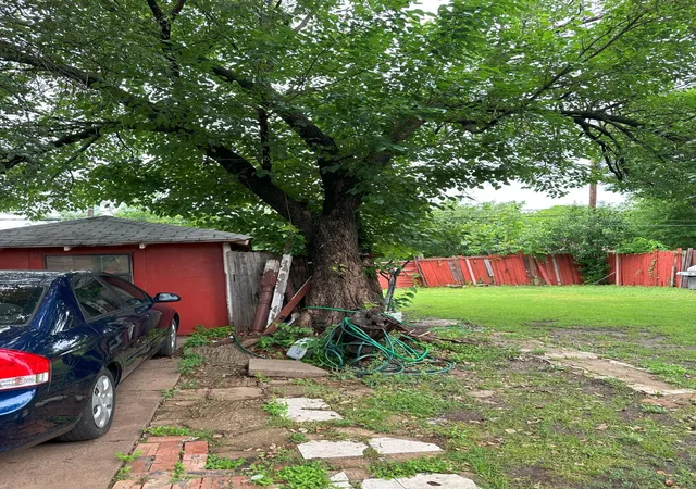 Photo 1 of Sale Pending at 803 S Oak Cliff Blvd, Dallas, TX 75208 | MLS# 21312471 | Listing updated on 2026-09-29