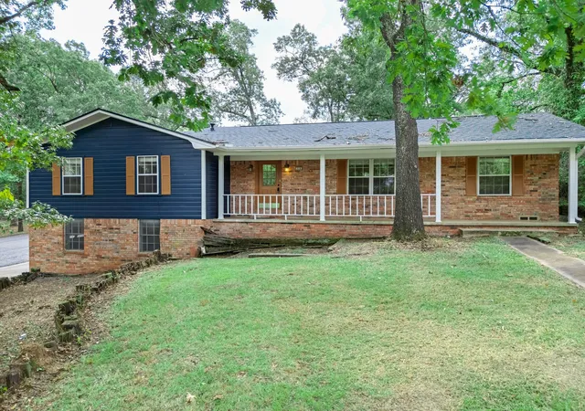 Photo 1 of Single family home for sale at 516 Azalea Ln, Mount Pleasant, TX 75455 | MLS# 21391461 | Listing updated on 2026-10-04