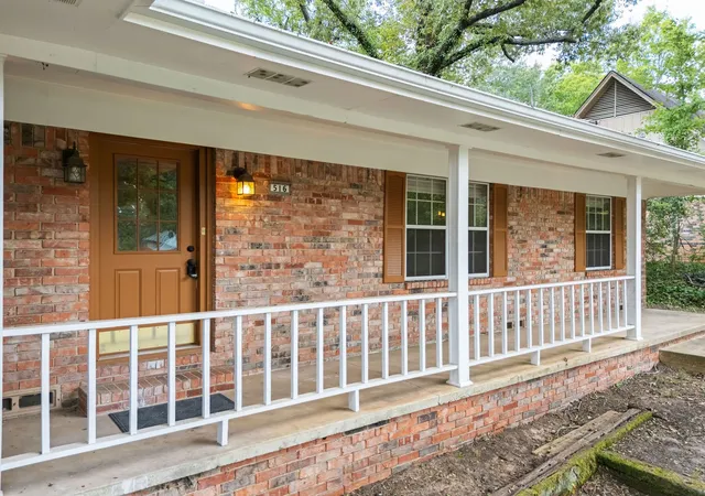 Photo 2 of Single family home for sale at 516 Azalea Ln, Mount Pleasant, TX 75455 | MLS# 21391461 | Listing updated on 2026-10-04