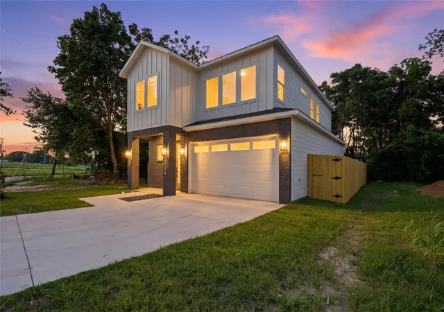 Photo 2 of Single family home for sale at 5806 Carlton Garrett St, Dallas, TX 75215 | MLS# 21386762 | Listing updated on 2026-09-22