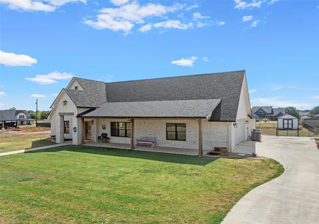Photo 3 of Single family home for sale at 15 Pareya Cir, West, TX 76691 | MLS# 21391690 | Listing updated on 2026-09-22