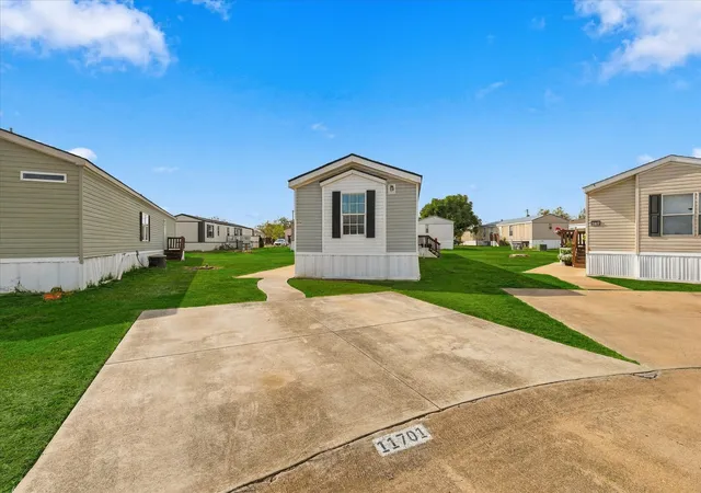 Photo 3 of Manufactured home for sale at 11701 Rosemary Ct #160, Fort Worth, TX 76244 | MLS# 21391679 | Listing updated on 2026-10-02
