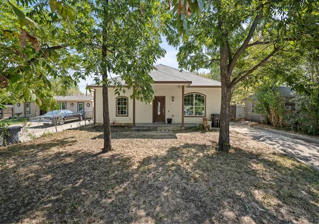 Photo 1 of Single family home for sale at 1201 S Sargent St, Fort Worth, TX 76105 | MLS# 21386590 | Listing updated on 2026-09-22
