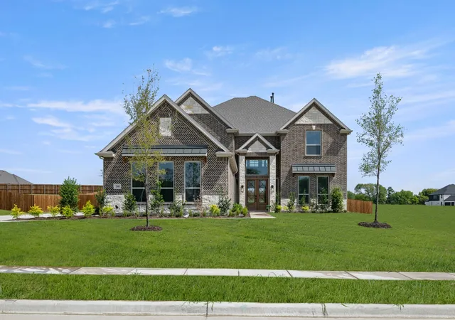 Photo 2 of Single family home for sale at 200 Cheyenne Mountain Dr, Red Oak, TX 75154 | MLS# 21391705 | Listing updated on 2026-10-10