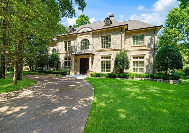 Photo 1 of Mansion for sale at 4045 Stonegate Blvd, Tyler, TX 75703 | MLS# 21389412 | Listing updated on 2026-09-22
