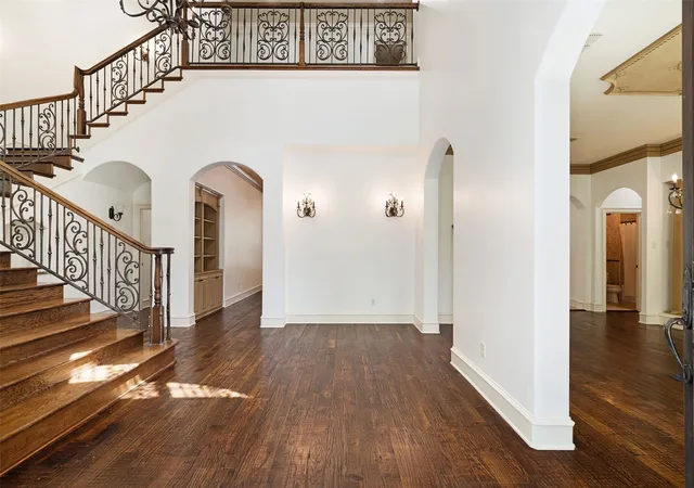 Photo 2 of Mansion for sale at 4045 Stonegate Blvd, Tyler, TX 75703 | MLS# 21389412 | Listing updated on 2026-09-22