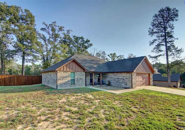 Photo 3 of Single family home for sale at 211 Private Rd 6292, Mineola, TX 75773 | MLS# 21373967 | Listing updated on 2026-09-22