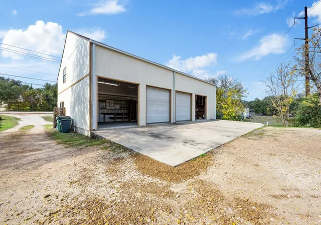 Photo 2 of Multi family home for sale at 5205 Hudson Bnd Rd, Austin, TX 78734 | MLS# 21390313 | Listing updated on 2026-09-22