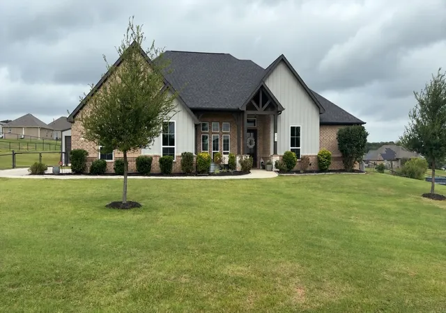 Photo 1 of Single family home for sale at 450 Christian Way, Azle, TX 76020 | MLS# 21391770 | Listing updated on 2026-09-21
