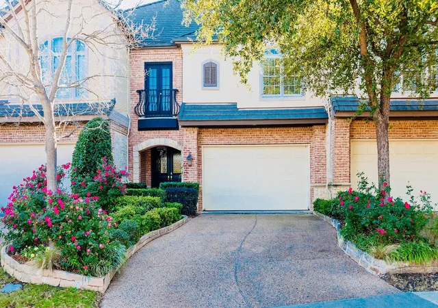 Photo 1 of Townhouse for sale at 4208 Spyglass Hl Ln, Irving, TX 75038 | MLS# 21385054 | Listing updated on 2026-10-06