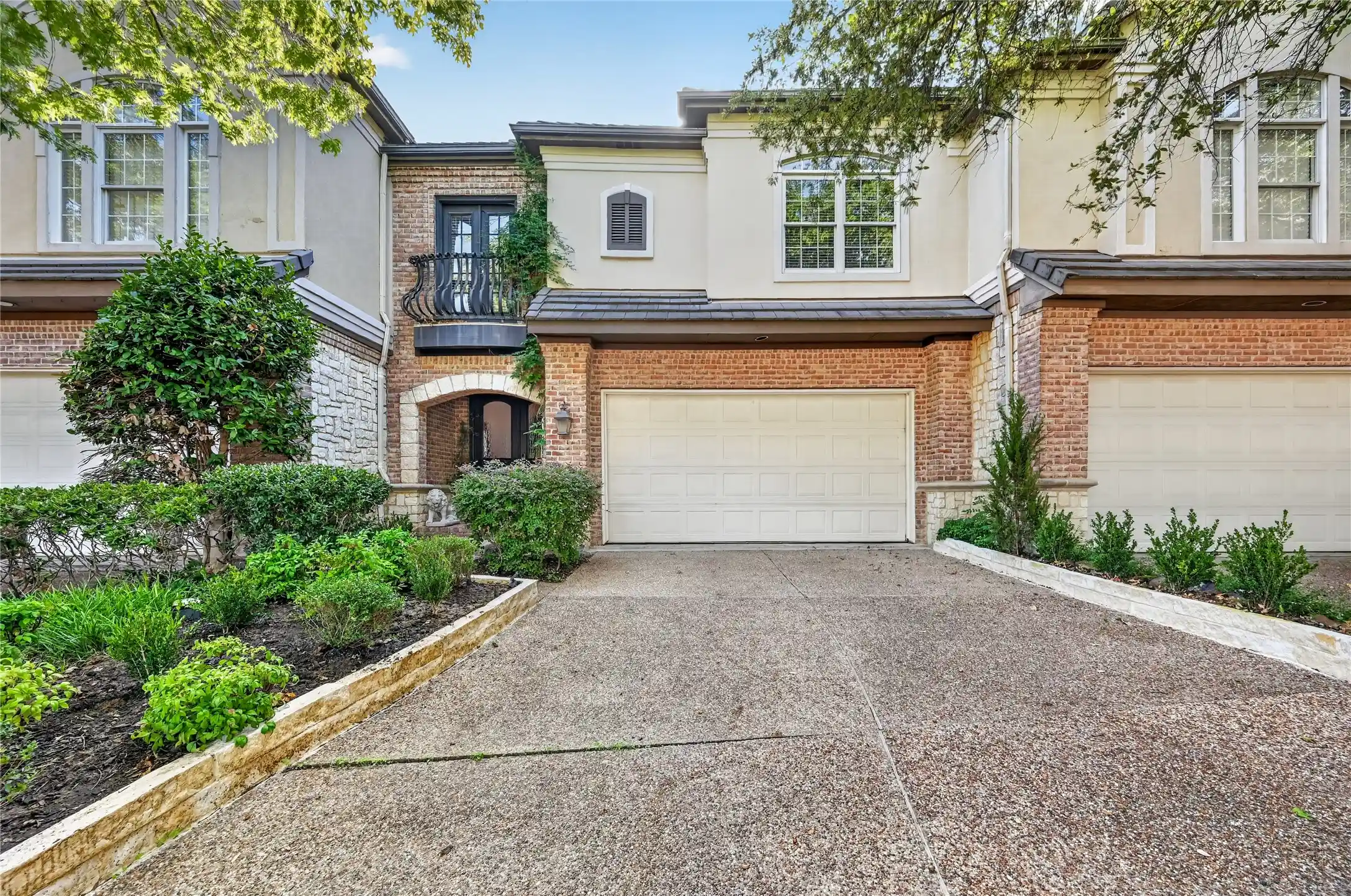 Photo 1 of Townhouse for sale at 4208 Spyglass Hl Ln, Irving, TX 75038 | MLS# 21385054 | Listing updated on 2026-10-28
