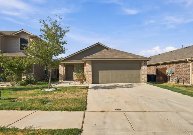 Photo 1 of Single family home for sale at 121 Greengate Dr, Boyd, TX 76023 | MLS# 21388727 | Listing updated on 2026-09-22