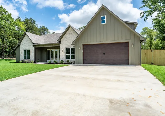 Photo 3 of Single family home for sale at 14009 Hidden Brk, Flint, TX 75762 | MLS# 21391786 | Listing updated on 2026-09-22