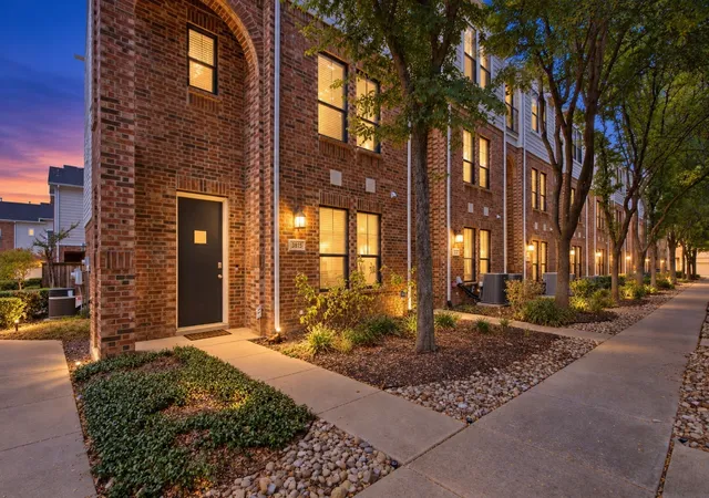 Condo for sale at 3815 Birkdale Dr, Fort Worth, TX 76116 | MLS# 21391206