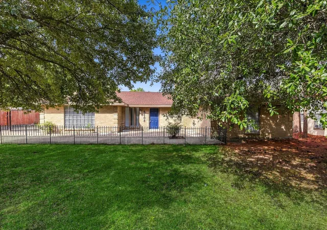Photo 1 of Single family home for sale at 6408 Chapman Dr, Greenville, TX 75402 | MLS# 21387230 | Listing updated on 2026-10-05