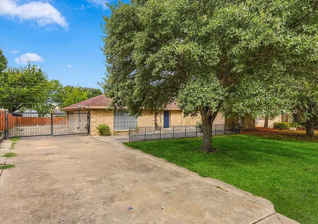 Photo 2 of Single family home for sale at 6408 Chapman Dr, Greenville, TX 75402 | MLS# 21387230 | Listing updated on 2026-10-05