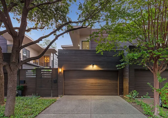 Photo 1 of Single family home for sale at 2913 Reagan St, Dallas, TX 75219 | MLS# 21391839 | Listing updated on 2026-10-01