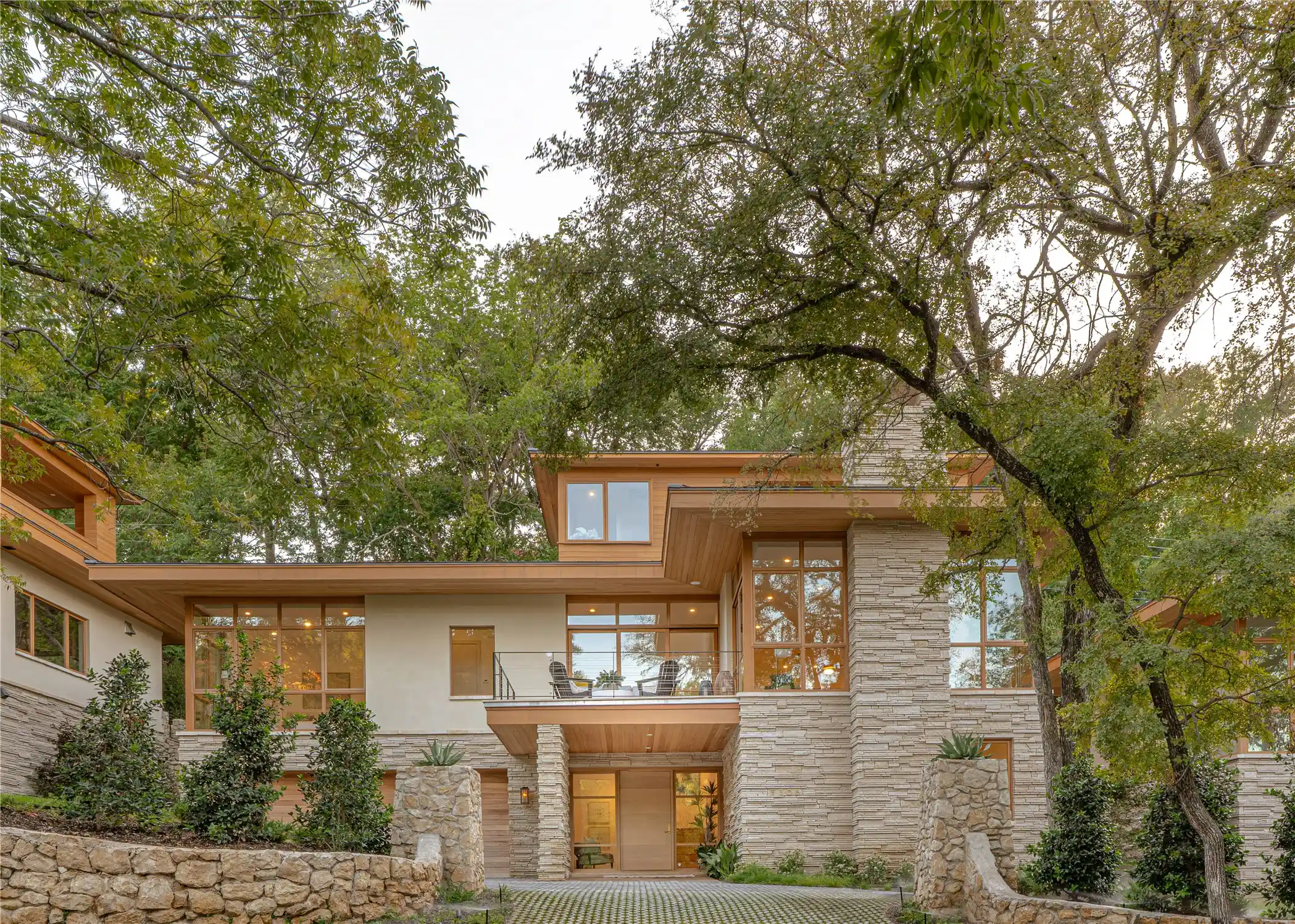 Photo 1 of Single family home for sale at 5305 Quail Run St, Fort Worth, TX 76107 | MLS# 21387296 | Listing updated on 2026-10-25