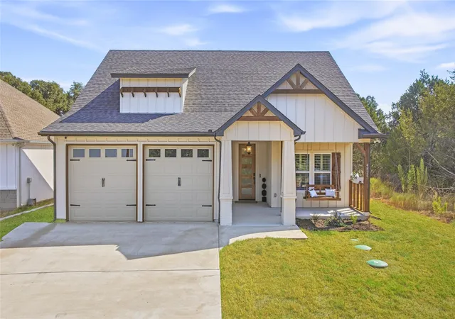 Photo 1 of Single family home for sale at 4825 Wichita St, Granbury, TX 76048 | MLS# 21387297 | Listing updated on 2026-10-05