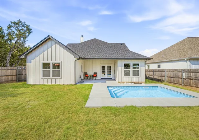 Photo 2 of Single family home for sale at 4825 Wichita St, Granbury, TX 76048 | MLS# 21387297 | Listing updated on 2026-10-05