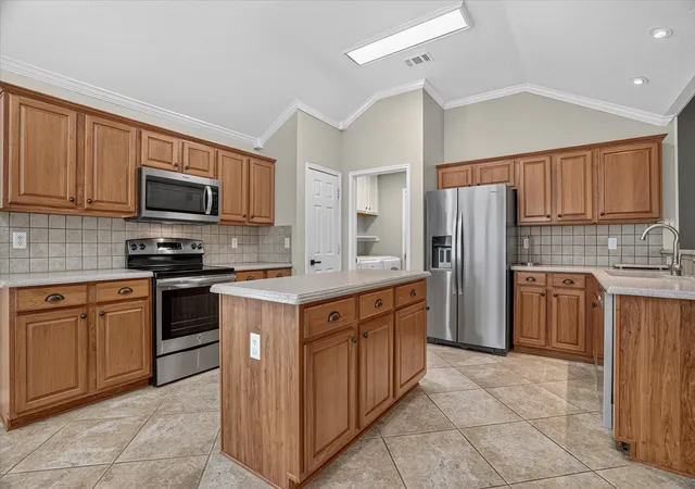 Photo 2 of Sale Pending at 1004 Eden St, Burleson, TX 76028 | MLS# 21391867 | Listing updated on 2026-10-07