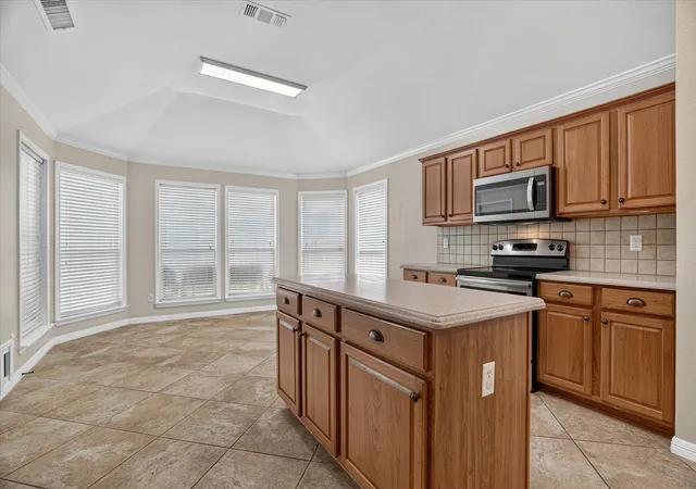 Photo 4 of Sale Pending at 1004 Eden St, Burleson, TX 76028 | MLS# 21391867 | Listing updated on 2026-10-07
