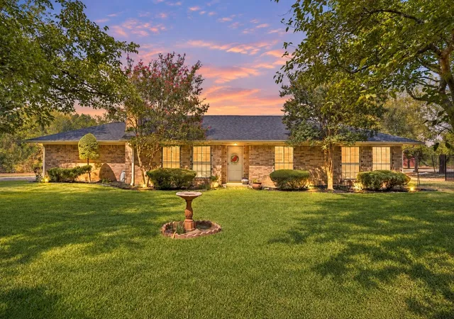Photo 3 of Single family home for sale at 1060 Old Stacy Rd, Mc Kinney, TX 75069 | MLS# 21388306 | Listing updated on 2026-10-08