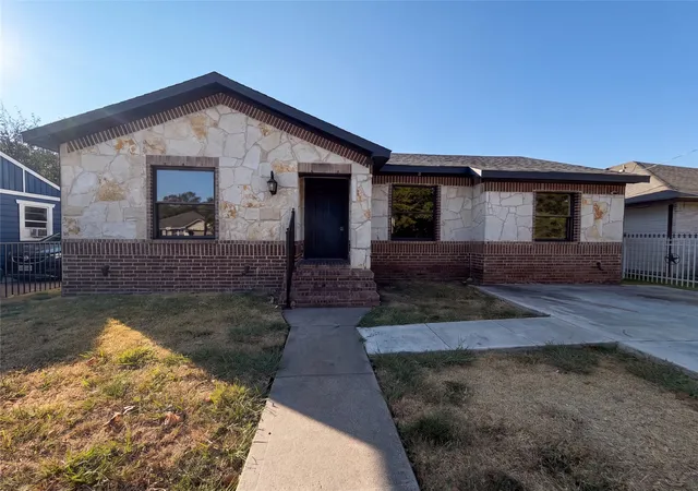 Photo 1 of Single family home for sale at 2810 Fordham Rd, Dallas, TX 75216 | MLS# 21388685 | Listing updated on 2026-10-06