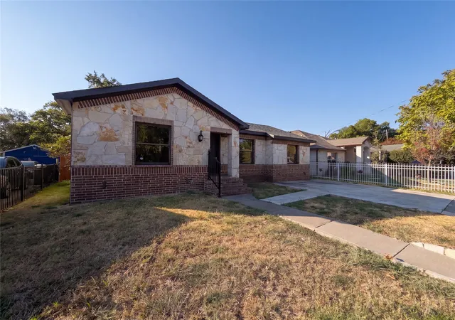 Photo 2 of Single family home for sale at 2810 Fordham Rd, Dallas, TX 75216 | MLS# 21388685 | Listing updated on 2026-10-06