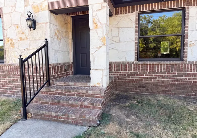 Photo 3 of Single family home for sale at 2810 Fordham Rd, Dallas, TX 75216 | MLS# 21388685 | Listing updated on 2026-10-06