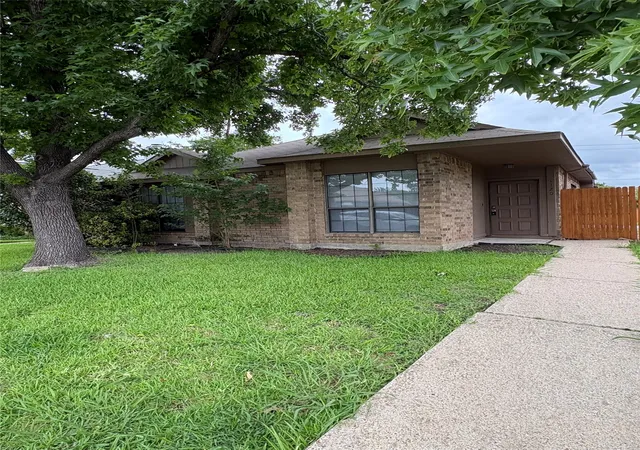 Single family home for sale at 1120 Old Barn Ln, Mesquite, TX 75149 | MLS# 21391924 | Listing updated on 2026-09-23