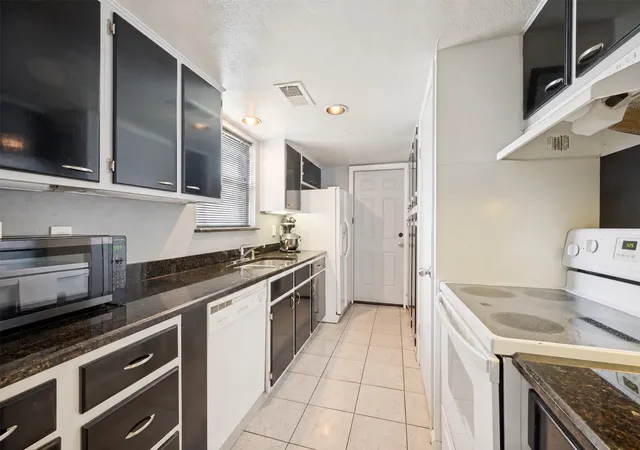 Photo 3 of Sale Pending at 3045 Park Ln #1001, Dallas, TX 75220 | MLS# 21391995 | Listing updated on 2026-09-26