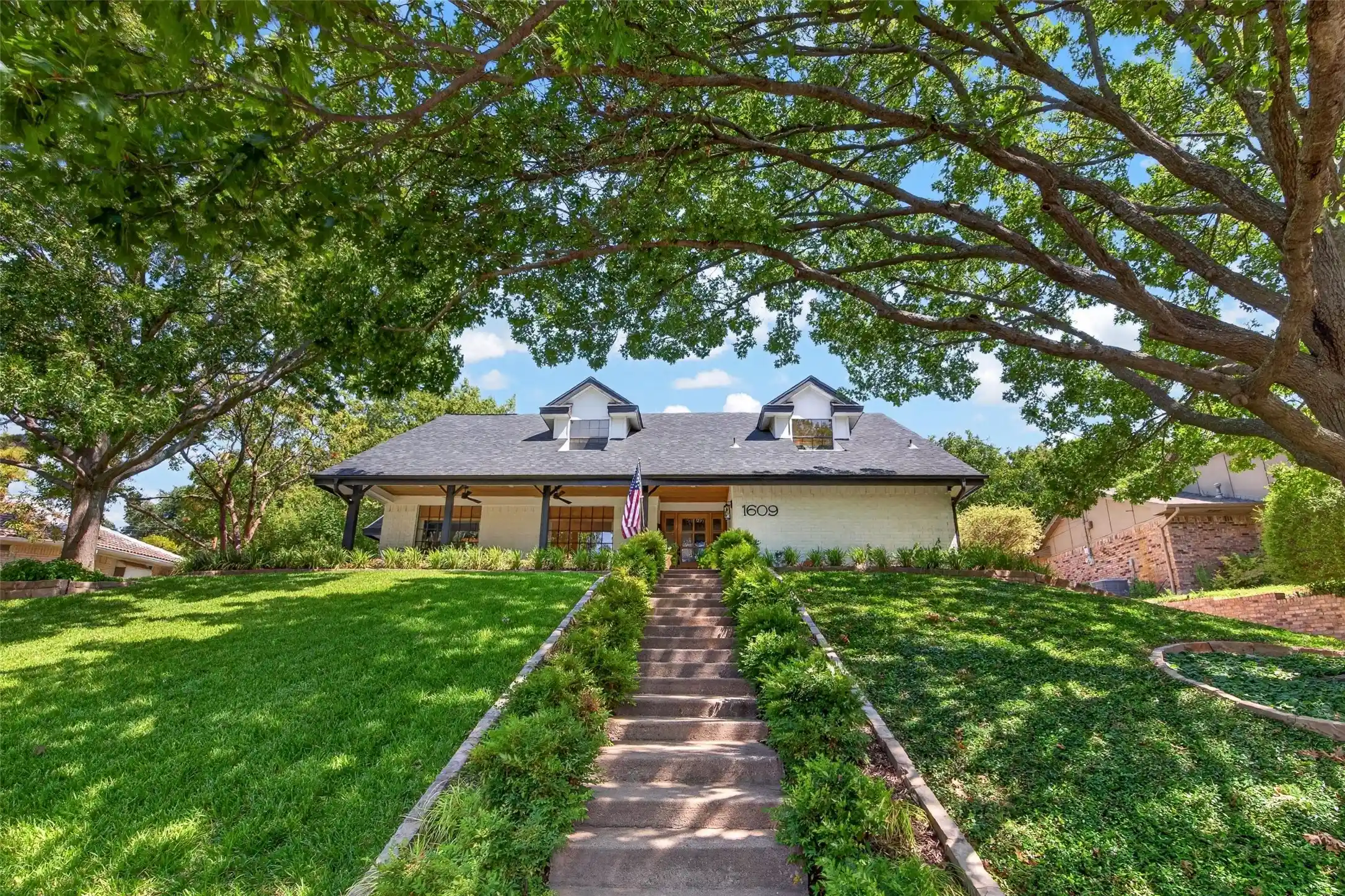 Photo 1 of Single family home for sale at 1609 Ems Rd W, Fort Worth, TX 76116 | MLS# 21391796 | Listing updated on 2026-10-29