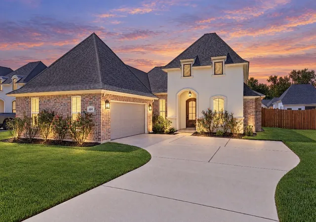 Single family home for sale at 604 Stockbridge Ln, Blanchard, LA 71107 | MLS# 21392037